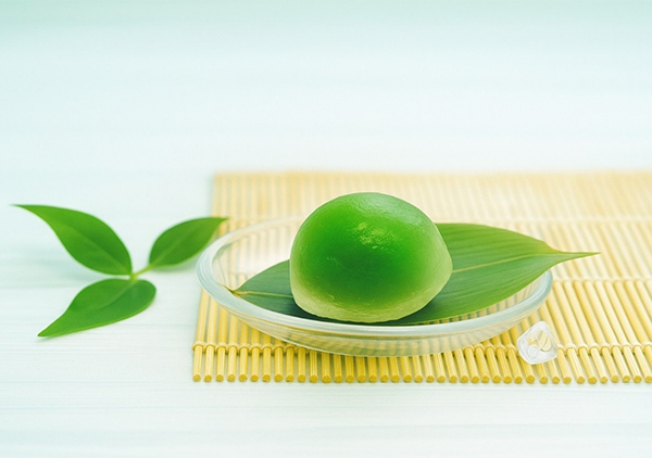 夏季限定の和菓子『涼真珠 抹茶』/出典:綿半ホールディングス