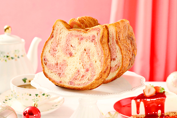 『ねこねこ食パン ストロベリーチーズケーキ』/出典:オールハーツ・カンパニー