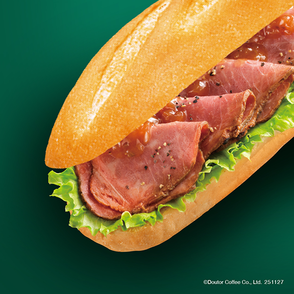 『トリュフ香る ミラノサンド 炭火焼きローストビーフ』／出典：ドトールコーヒー