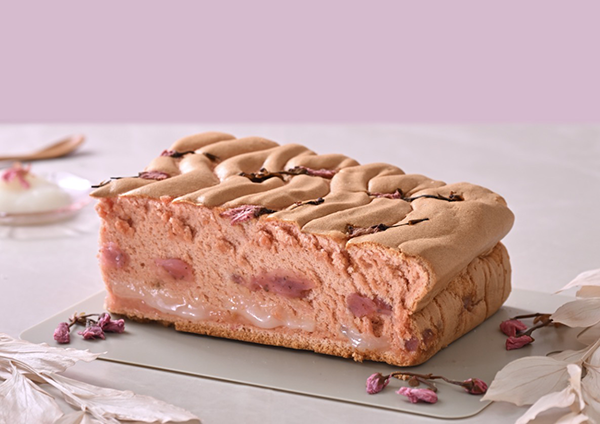 『桜あんの羽二重餅カステラ』／出典：グランドカステラジャパン