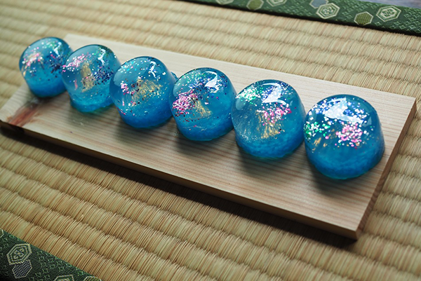 夏限定の上生菓子『打上花火 6連発』/画像出展:お亀堂
