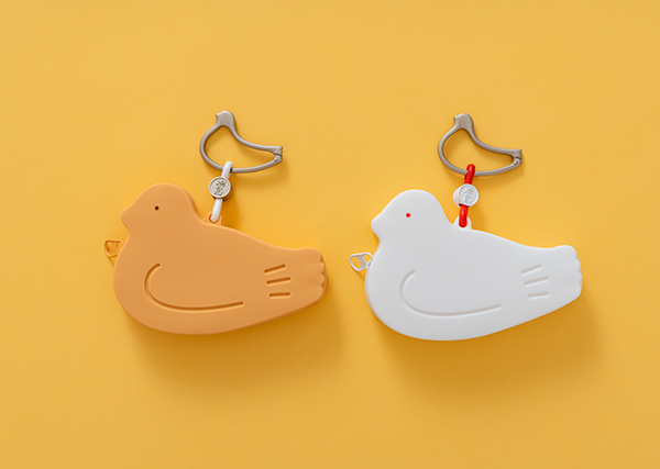 シリコンポーチ『はとっこ』／出典：豊島屋